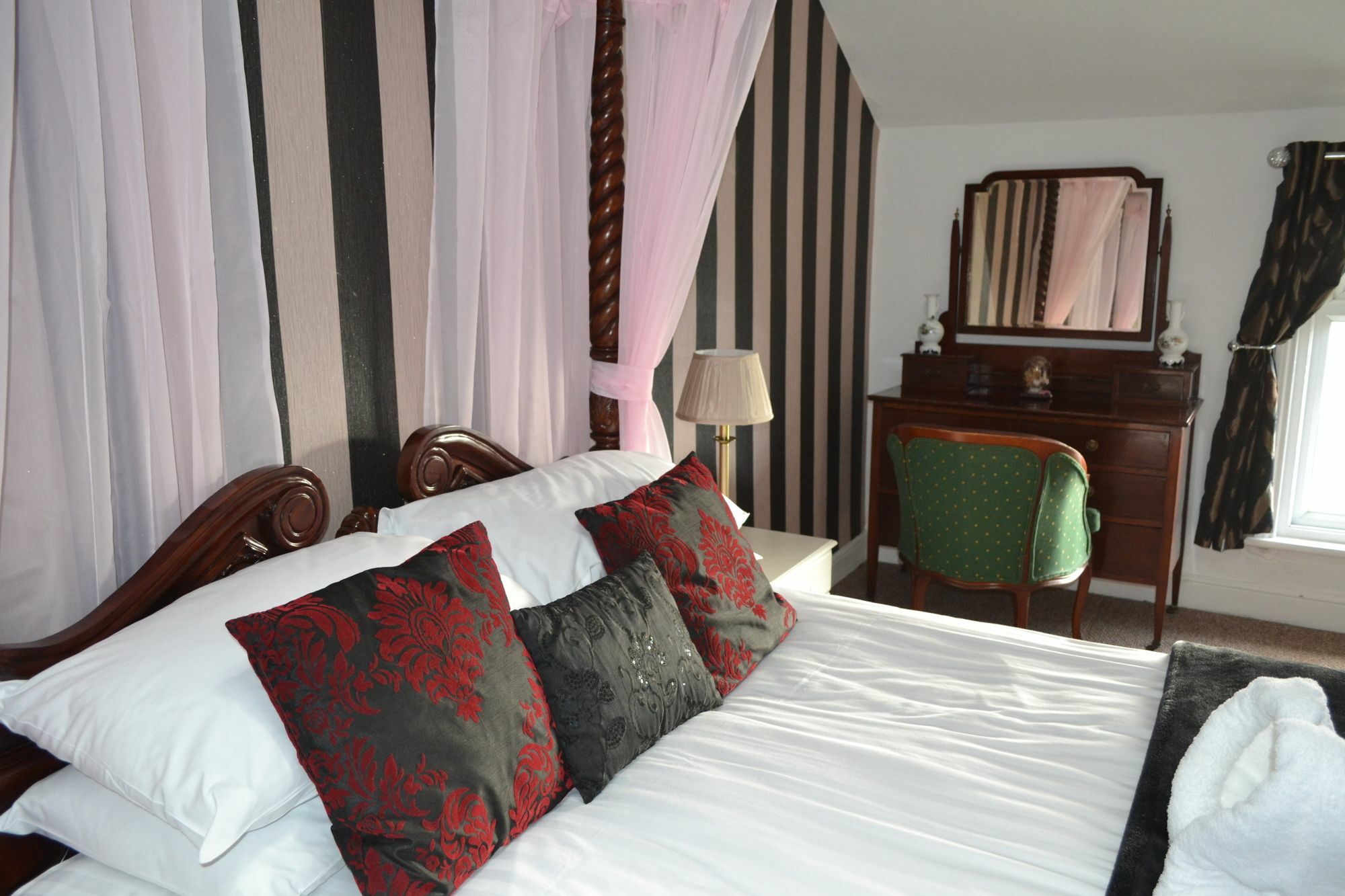 The Holmlea 3* Блэкпул